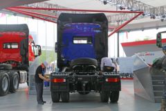 江铃重汽 威龙重卡 365马力 4X2牵引车(SXQ4180J1A2D5)