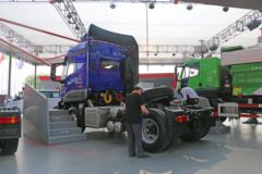 江铃重汽 威龙重卡 365马力 4X2牵引车(SXQ4180J1A2D5)