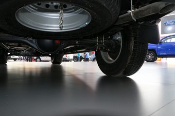 ���� ��5 2018�� ����� �������� 2.4T���� 140���� �ֶ� ���� �����˫��Ƥ��ͼƬ