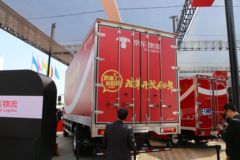 福田 欧航R系 京东版 182马力 6.8米排半厢式载货车(BJ5186XXY-A7) 福田 欧航R系 京东版 182马力 6.8米排半厢式载货车(BJ5186XXY-A7)