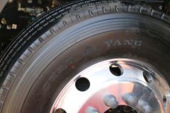 福田 欧航R系 京东版 182马力 6.8米排半厢式载货车(BJ5186XXY-A7) 福田 欧航R系 京东版 182马力 6.8米排半厢式载货车(BJ5186XXY-A7)