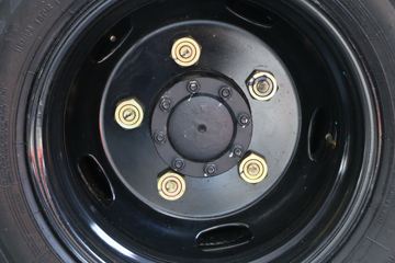 江铃 凯锐EV 4.5T 4.2米单排纯电动厢式轻卡(JX5043XXYTG25BEV)107.52kWh底盘图片