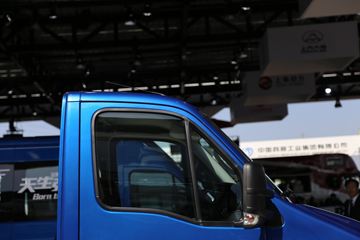 �Ͼ���ά�� DAILY C45-33 145���� 4X2���������Ῠ(NJ1045EFC)ͼƬ