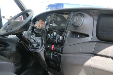 �Ͼ���ά�� DAILY C45-33 145���� 4X2���������Ῠ(NJ1045EFC)ͼƬ