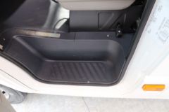 长江V08S 7.5T 8.08米纯电动厢式物流车110kWh