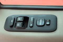 长江V08S 7.5T 8.08米纯电动厢式物流车110kWh