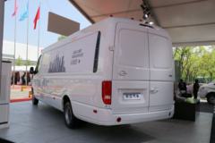 长江V08S 7.5T 8.08米纯电动厢式物流车110kWh