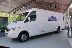长江V08S 7.5T 8.08米纯电动厢式物流车110kWh