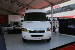 长江V08S 7.5T 8.08米纯电动厢式物流车110kWh