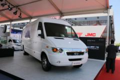 长江V08S 7.5T 8.08米纯电动厢式物流车110kWh