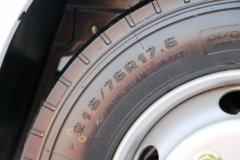 长江V08S 7.5T 8.08米纯电动厢式物流车110kWh