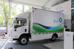 长江SM07 7.37T 4.15米货箱式纯电动物流车78.96kWh