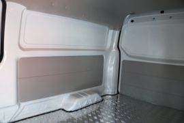 SP04&nbsp;电动封闭厢货驾驶室图片