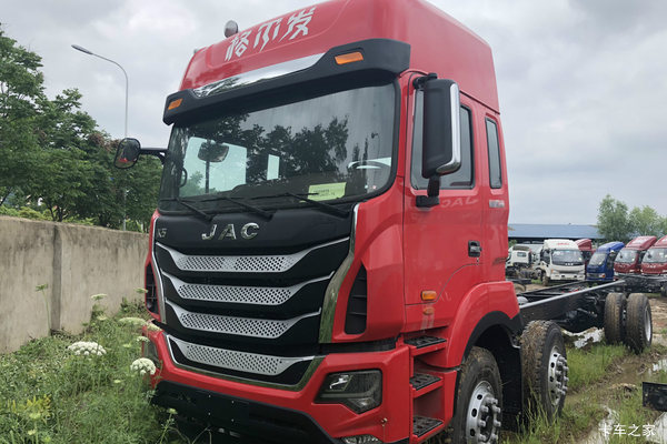 江淮 格尔发K5W重卡 240马力 6X2 9.6米厢式载货车(HFC5251XXYP1K4D54S2V)