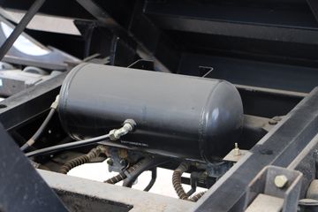 Ծ�� ����X100 ������ 110���� 4X2 3.7����ж��(SH3082VEDBNW)ͼƬ