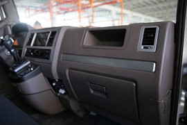 鼎峰&nbsp;电动载货车内饰图片