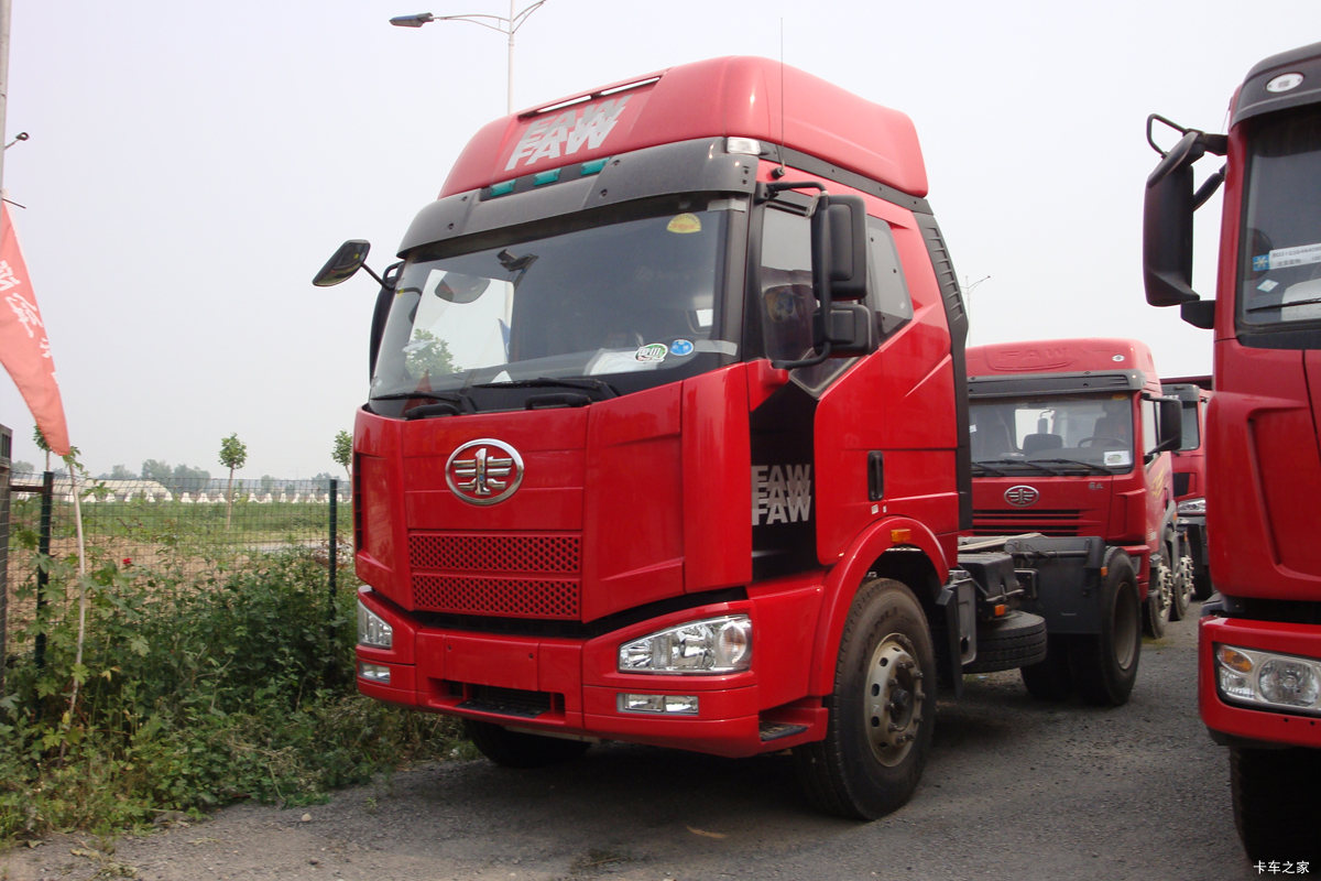 解放 J6P重卡 350马力 4X2 牵引车