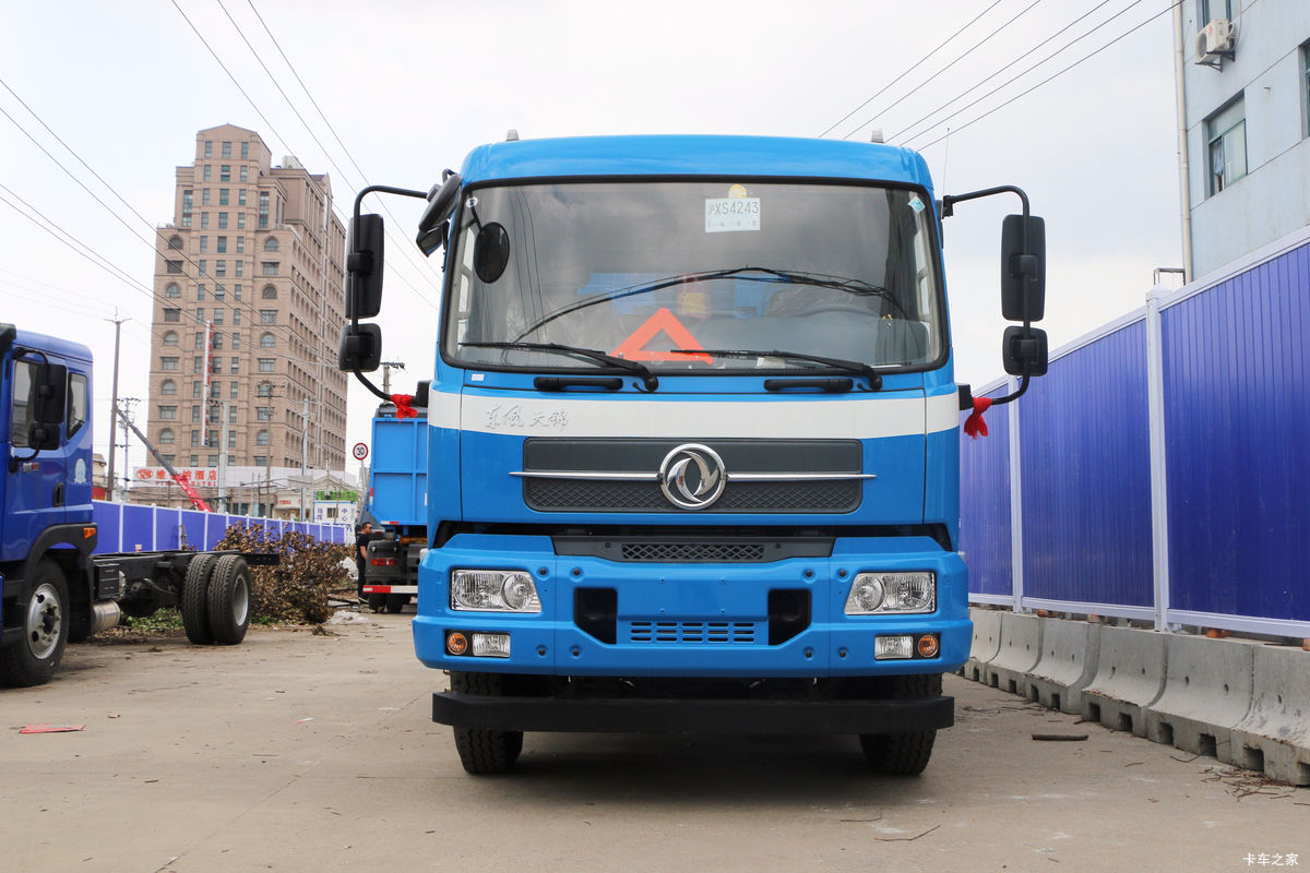 东风商用车 天锦中卡 200马力 6X2 4.8米自卸车