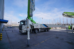 福田 雷萨L9 430马力 8X4 56米混凝土泵车(欧曼GTL底盘)