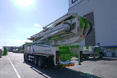 福田 雷萨L9 430马力 8X4 56米混凝土泵车(欧曼GTL底盘)