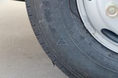 江铃 凯锐800 154马力 4.08米单排厢式载货车(JX5047XXYXGF2)