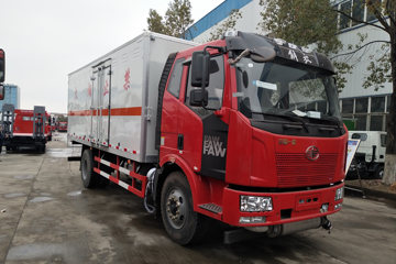 一汽解放 J6L 220马力 4X2 6.2米腐蚀性物品厢式运输车(程力威牌)(435后桥)(CLW5180XFWC5)