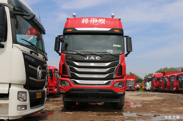 江淮 格尔发K5X重卡 240马力 6X2 7.8米栏板载货车(HFC1241P3K2D46S2V)