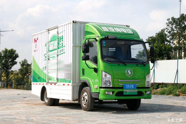 陕汽商用车 轩德E9 4.5T 4.1米单排纯电动厢式轻卡(SX5049XXYBEV331L)77.8kWh