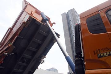 �й����� ˹̫��D7B�ؿ� 340���� 6X4 5.6����ж��(ZZ5253ZLJN3841E1NB)ͼƬ