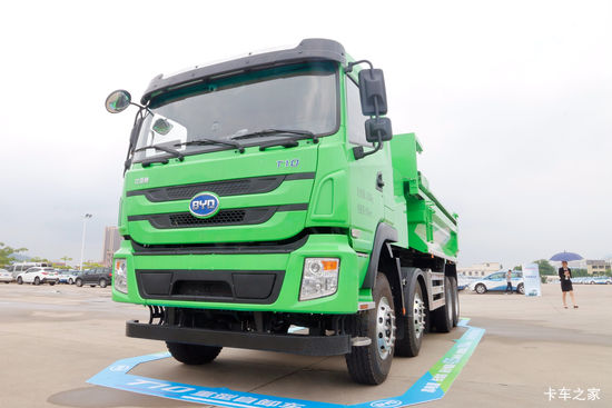���ǵ�T10 31T 8X4 5.6�״��綯��ж��435.2kWh