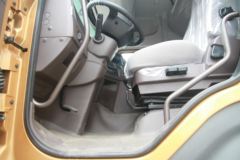 东风柳汽 乘龙H7重卡 430马力 6X4 LNG牵引车(LZ4250M5DB)