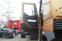 东风柳汽 乘龙H7重卡 430马力 6X4 LNG牵引车(LZ4250M5DB)