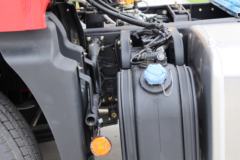 华菱 汉马H9重卡 420马力 6X4危险品牵引车(HN4255A48C4M5)