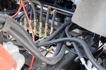 ���� ����GM6 143���� 4X2 3.71����ж��ͼƬ