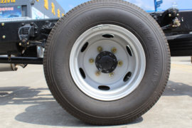 骐铃H300&nbsp;载货车底盘                                                图片