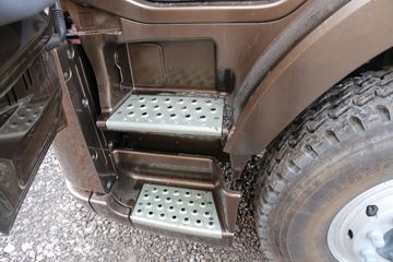 大运N8H&nbsp;牵引车驾驶室                                               图片