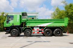 上汽红岩 新金刚M500 336马力 8X4 5.6米渣土自卸车(CQ3316HTWG276)