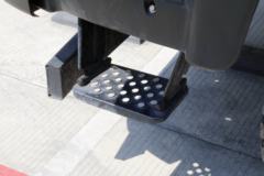 上汽红岩 新金刚M500 336马力 8X4 5.6米渣土自卸车(CQ3316HTWG276)