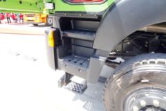 上汽红岩 新金刚M500 336马力 8X4 5.6米渣土自卸车(CQ3316HTWG276)