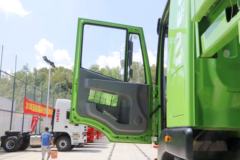 上汽红岩 新金刚M500 336马力 8X4 5.6米渣土自卸车(CQ3316HTWG276)