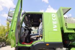 上汽红岩 新金刚M500 336马力 8X4 5.6米渣土自卸车(CQ3316HTWG276)