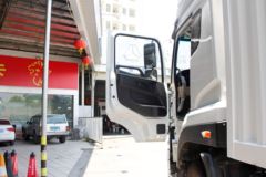 中国重汽 斯太尔DM5G重卡 280马力 6X2 9.4米厢式载货车(ZZ5253XXYM56CGE1)