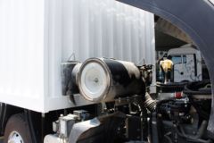 中国重汽 斯太尔DM5G重卡 280马力 6X2 9.4米厢式载货车(ZZ5253XXYM56CGE1)