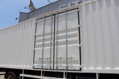 中国重汽 斯太尔DM5G重卡 280马力 6X2 9.4米厢式载货车(ZZ5253XXYM56CGE1)