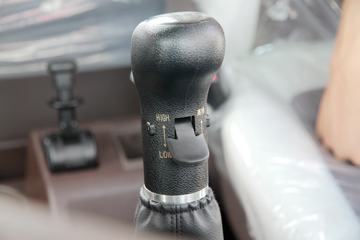 �������� ����H5�п� 220���� 4X2 6.8�ײ�դʽ�ػ���(�߶�˫��)(LZ5182CCYM3AB)ͼƬ