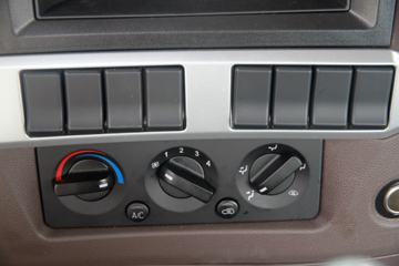 �������� ����H5�п� 220���� 4X2 6.8�ײ�դʽ�ػ���(�߶�˫��)(LZ5182CCYM3AB)ͼƬ