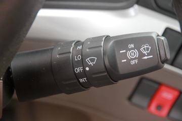 �������� ����H5�п� 220���� 4X2 6.8�ײ�դʽ�ػ���(�߶�˫��)(LZ5182CCYM3AB)ͼƬ