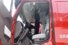 东风柳汽 乘龙H5中卡 220马力 4X2 6.8米仓栅式载货车(高顶双卧)(LZ5182CCYM3AB)