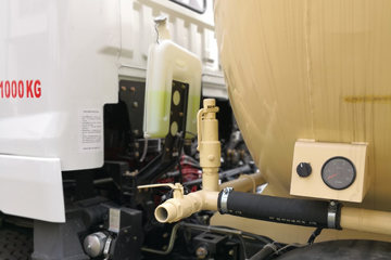 ����֮�� 310���� 8X4 ���ܶȷ����������䳵ͼƬ