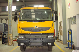 雷诺Kerax&nbsp;牵引车外观                                                图片
